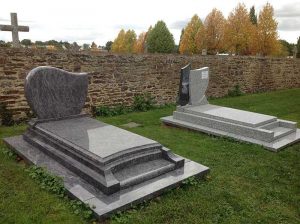 deux pierres tombales